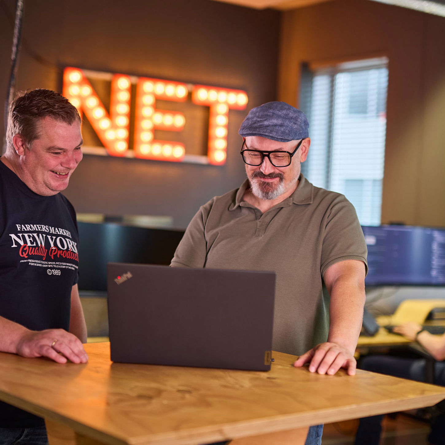 Ontwikkelaars in gesprek op kantoor bij TRES