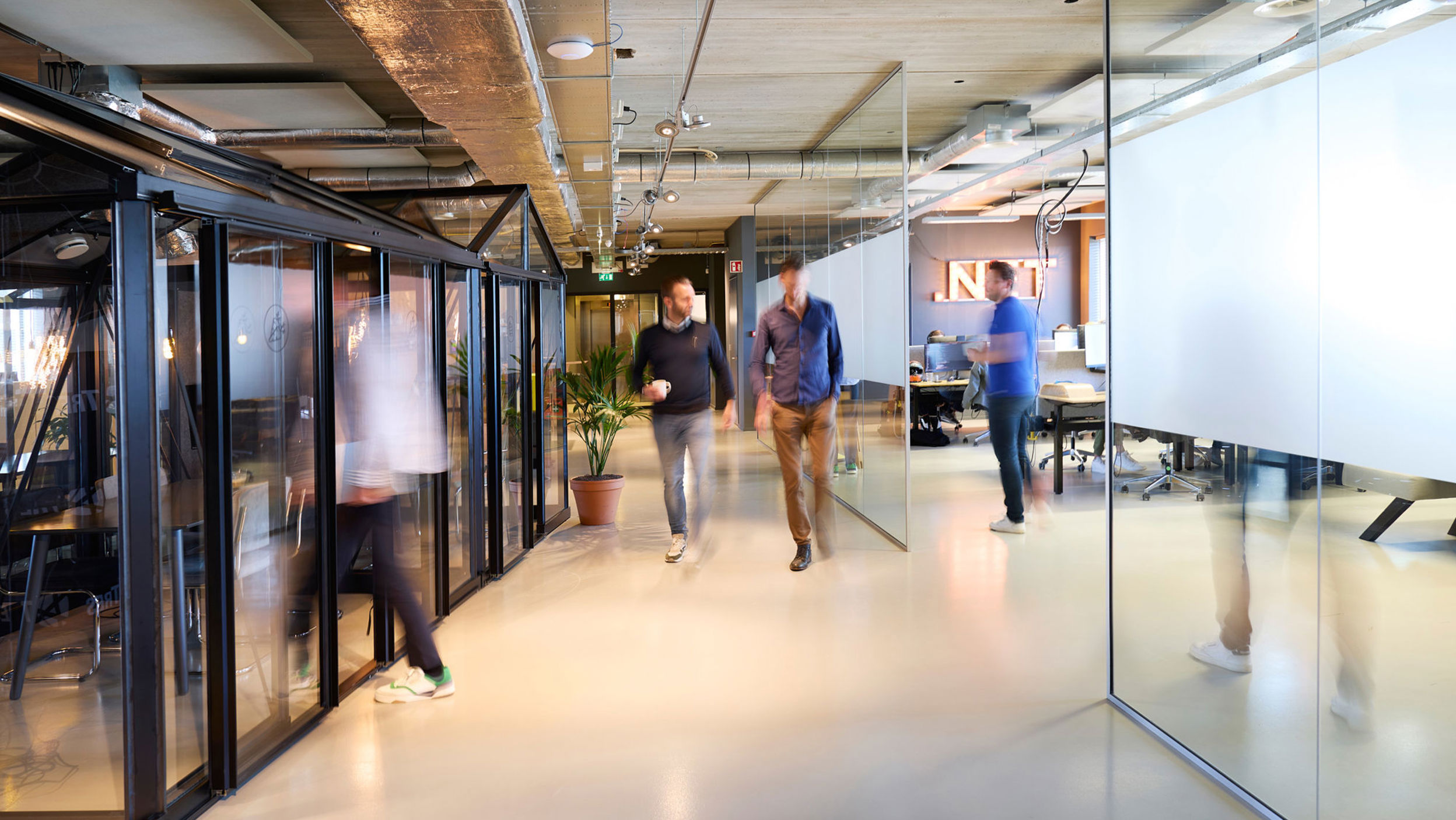 Het TRES kantoor met Collega