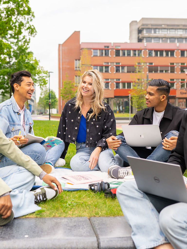 Collegas bij Susa in overleg